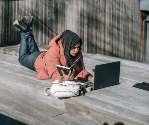 Học Tiếng Anh Với AI Cho Người Mất Gốc: Lộ Trình 30 Ngày Hiệu Quả